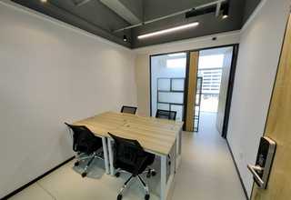 高端網(wǎng)站建設(shè)詢問(wèn)磐石網(wǎng)絡(luò)南陽(yáng)網(wǎng)站建設(shè)的公司